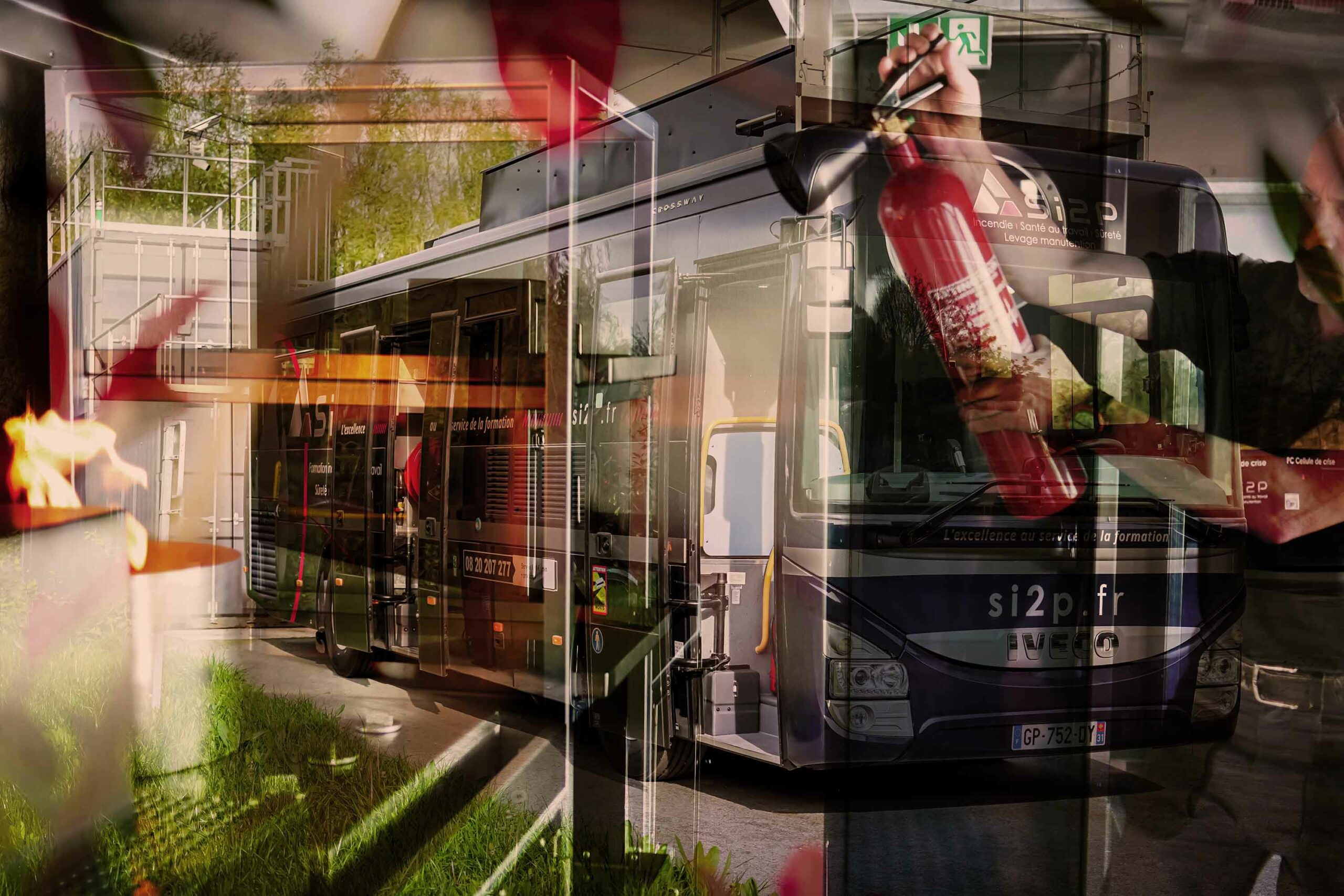 Si2P recrute un Formateur en sécurité incendie pour un poste en CDI à Bordeaux (33). Cette formation inclut des exercices pratiques d’extinction sur un bac à feu, l’apprentissage des gestes de protection, et la gestion des risques d’incendie en milieu professionnel. Rejoignez-nous pour transmettre vos compétences et assurer la sécurité des entreprises !